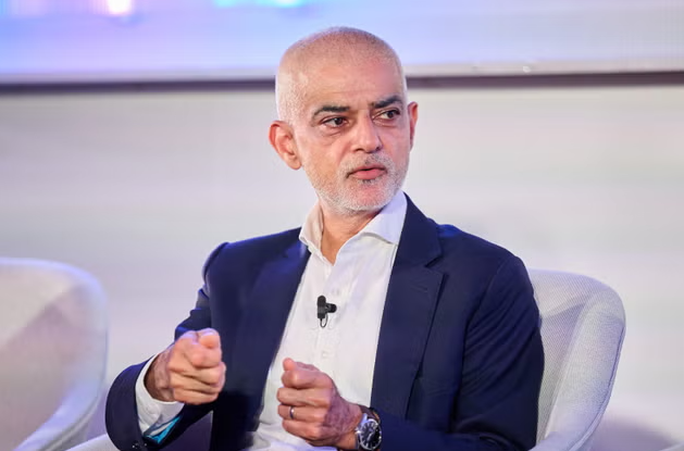 Online misogyny risks ‘lost generation of young men’, Sadiq Khan warns as he calls for under-16s social media ban