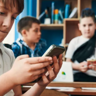 Ofsted: Heads need to ‘think carefully’ about phones in schools
