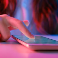Government to review screen time in schools