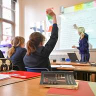 Four-day week on full pay offered in drive for more teachers